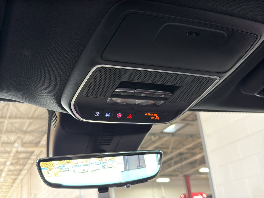 Used 2025 Chevrolet Traverse RS image 42