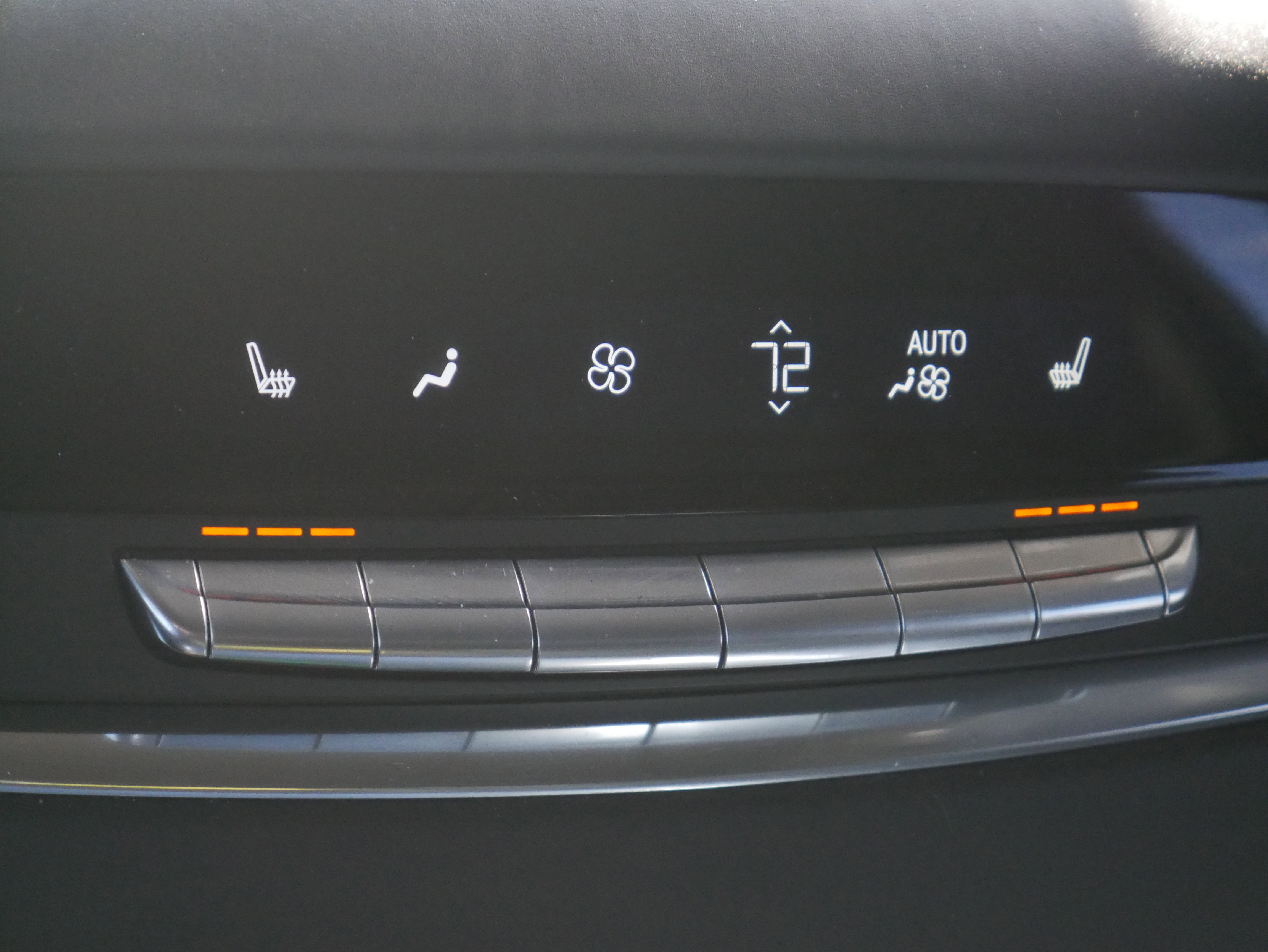 Used 2021 Cadillac Escalade Premium Luxury Platinum w/ Heavy-Duty Trailer Package image 22