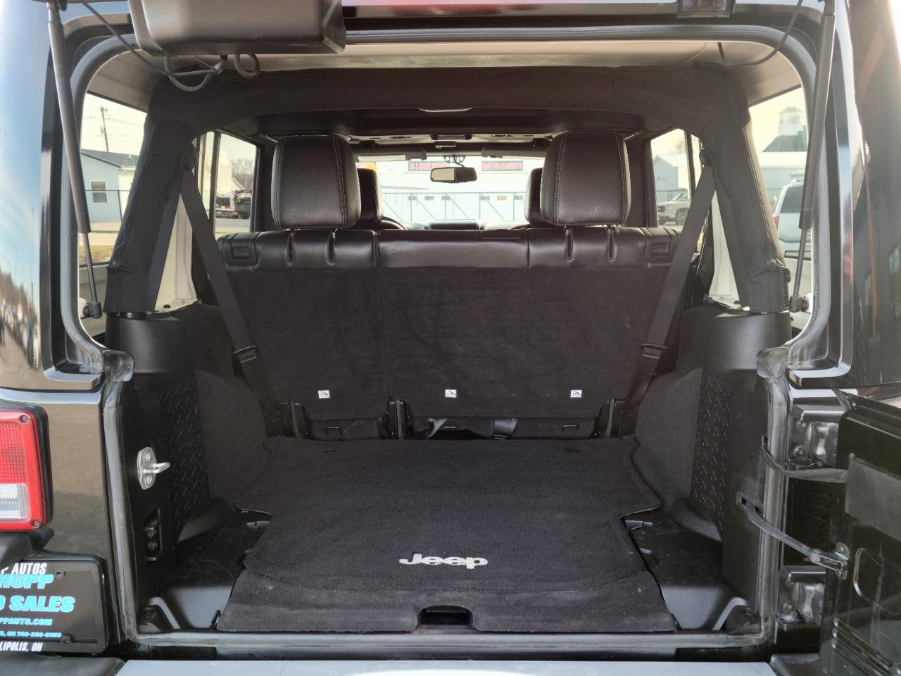 Used 2015 Jeep Wrangler Unlimited Sahara w/ Connectivity Group image 14