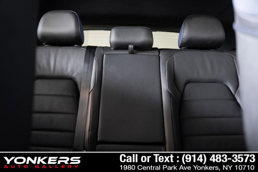 Used 2022 Volkswagen Golf R image 7