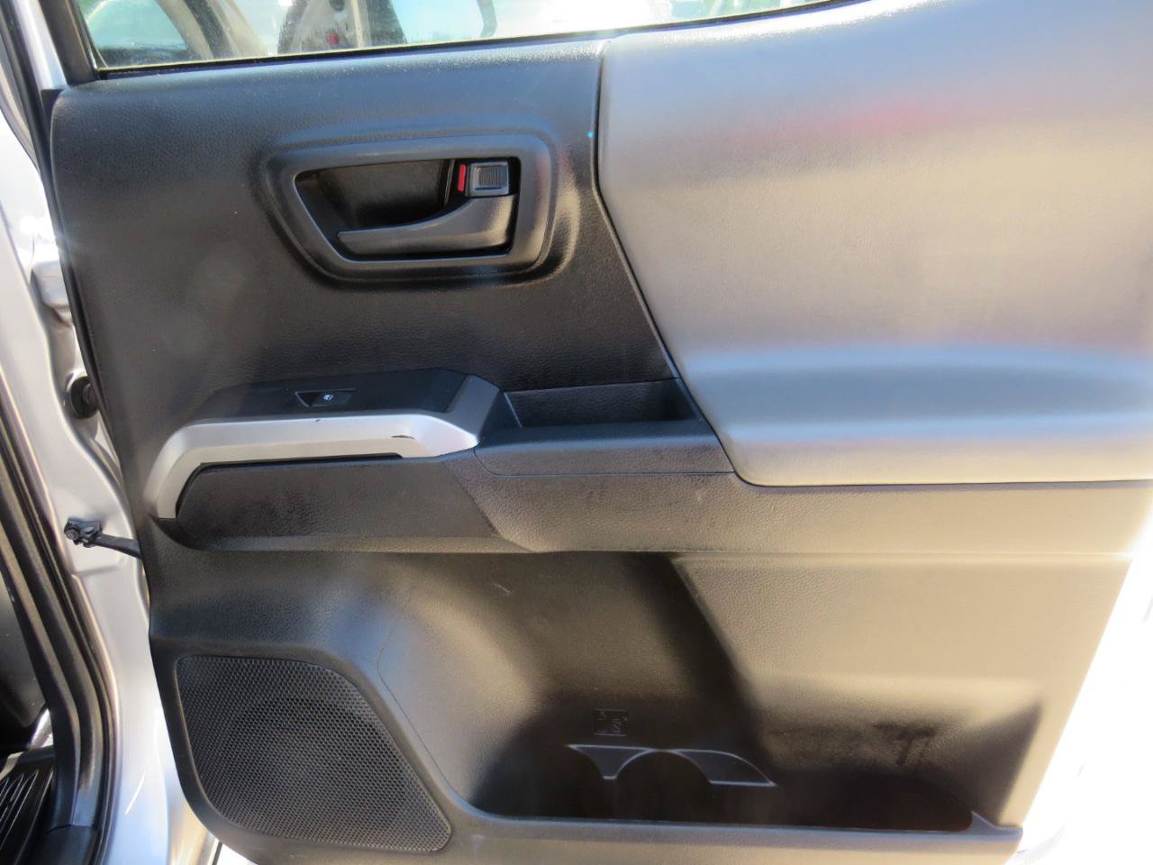 Used 2017 Toyota Tacoma SR5 w/ Tow Package RWD image 22