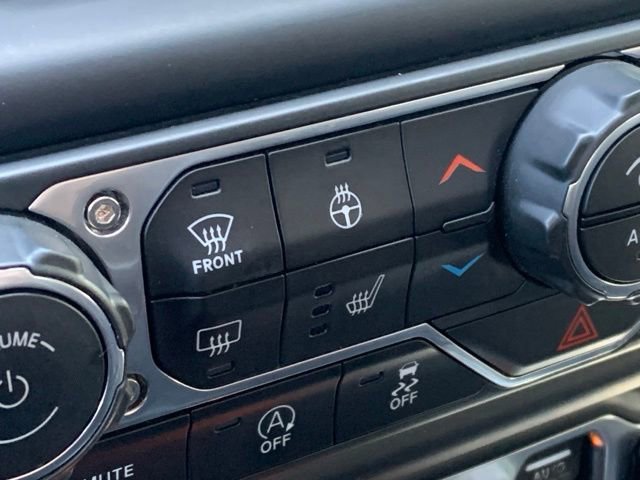 Used 2018 Jeep Wrangler Unlimited Sahara w/ Uconnect 4C Nav & Sound Group AWD/4WD image 17