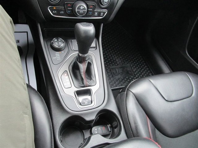 Used 2020 Jeep Cherokee Trailhawk w/ Cold Weather Group image 19
