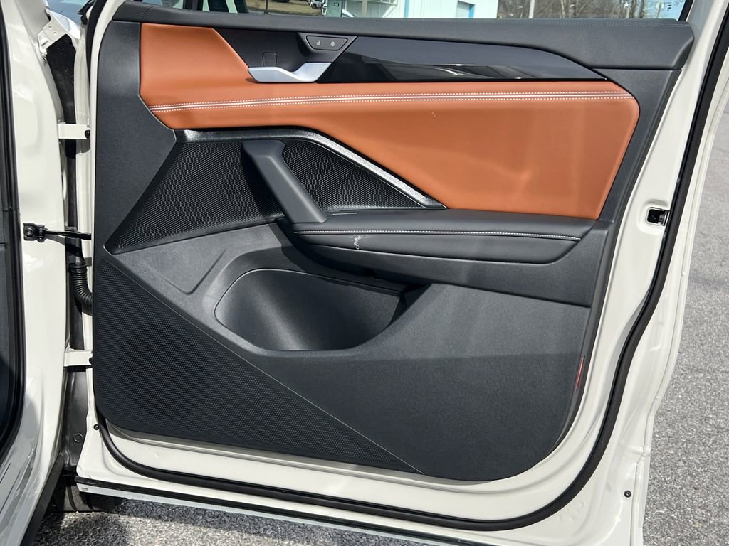 New 2026 Volkswagen Tiguan SEL R-Line image 9