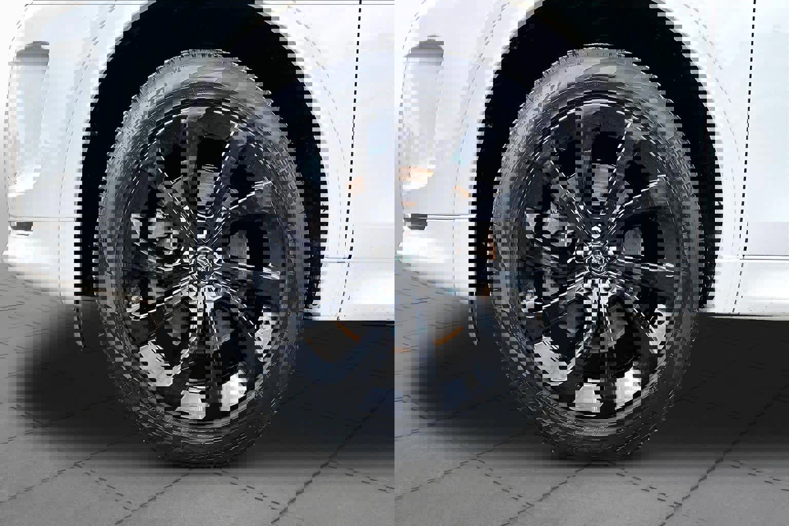 Used 2023 Land Rover Discovery Sport SE R-Dynamic image 11