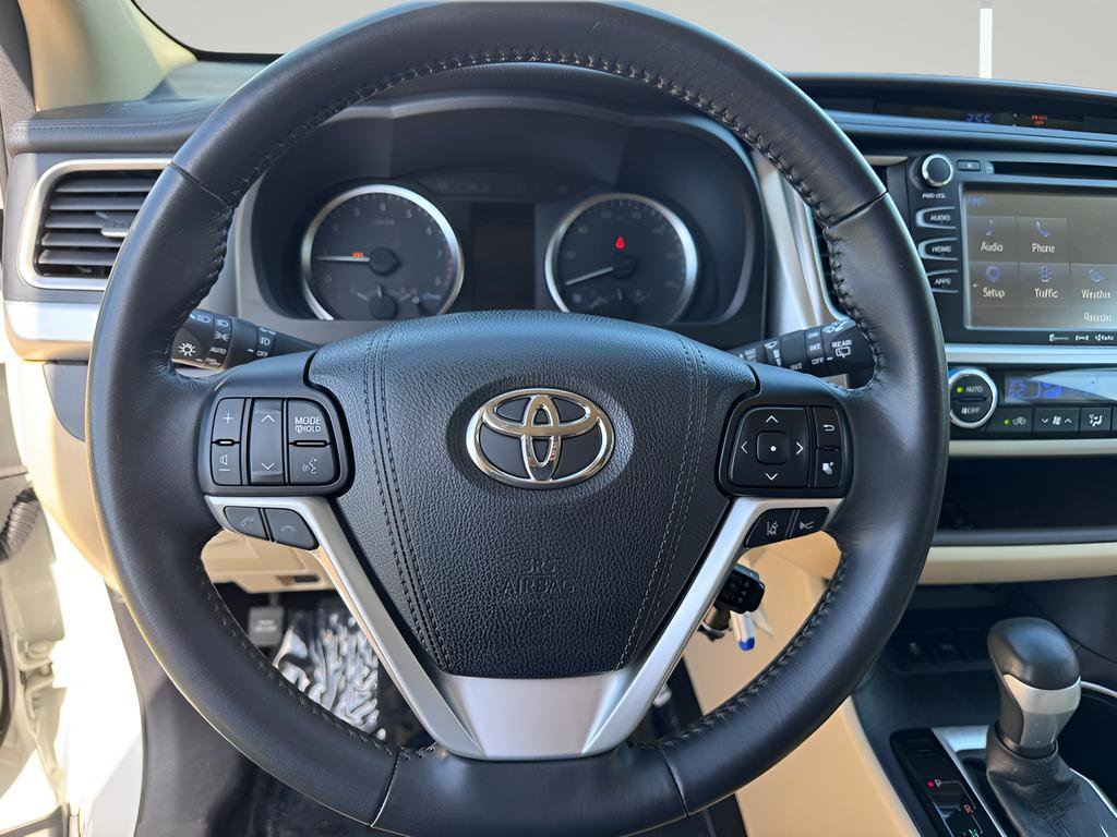Used 2017 Toyota Highlander Plus FWD image 13