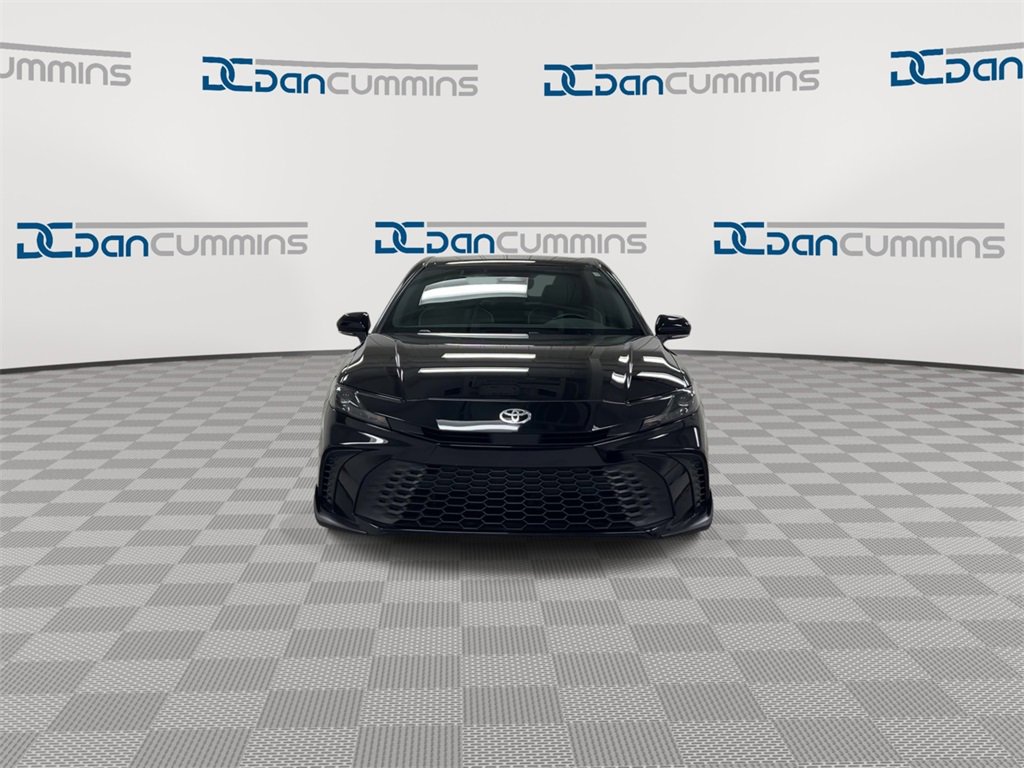 Used 2025 Toyota Camry SE image 3
