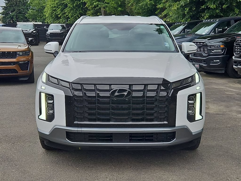 Used 2023 Hyundai Palisade SEL FWD image 2