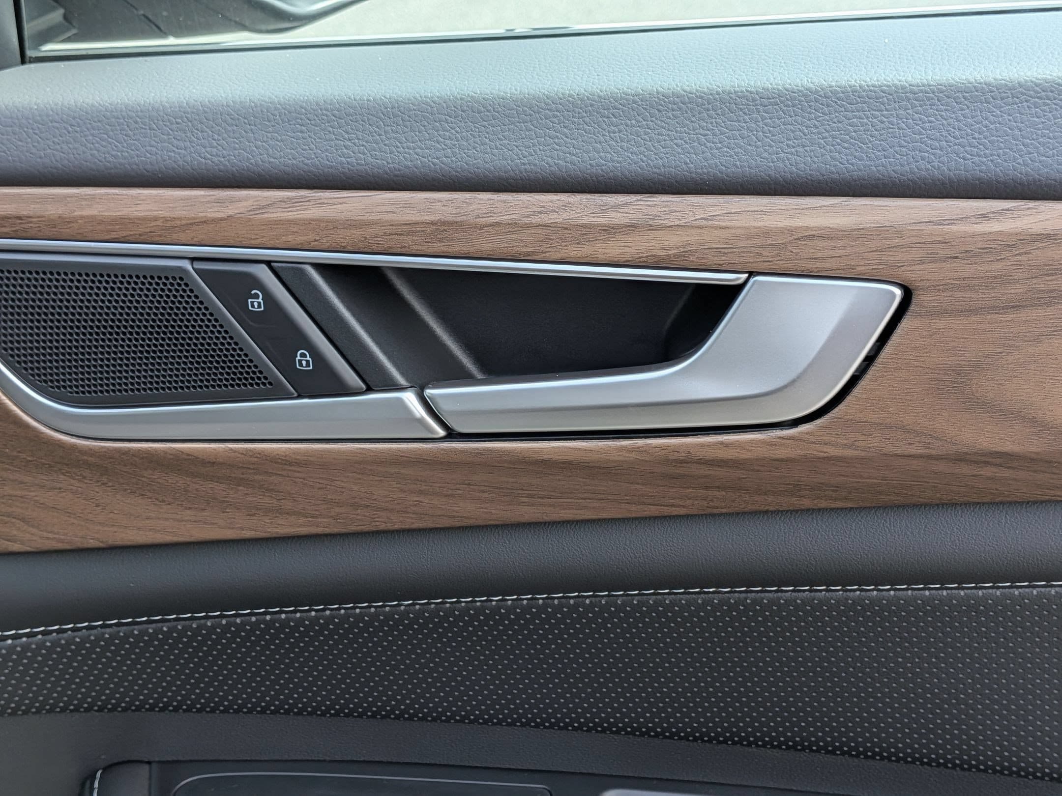 New 2026 Volkswagen Atlas SE FWD image 34