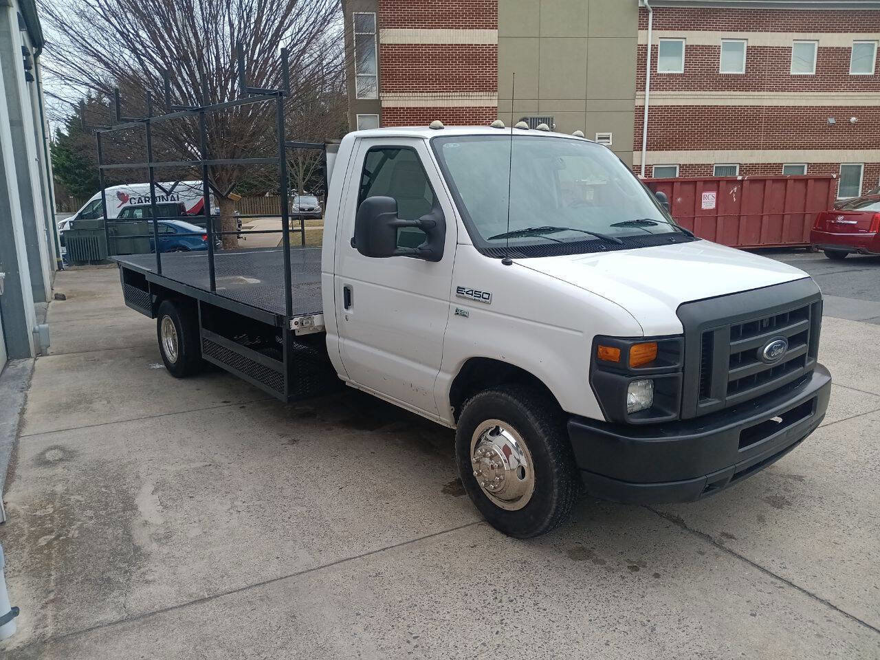 Used 2010 Ford E-450 and Econoline 450 Super Duty image 3