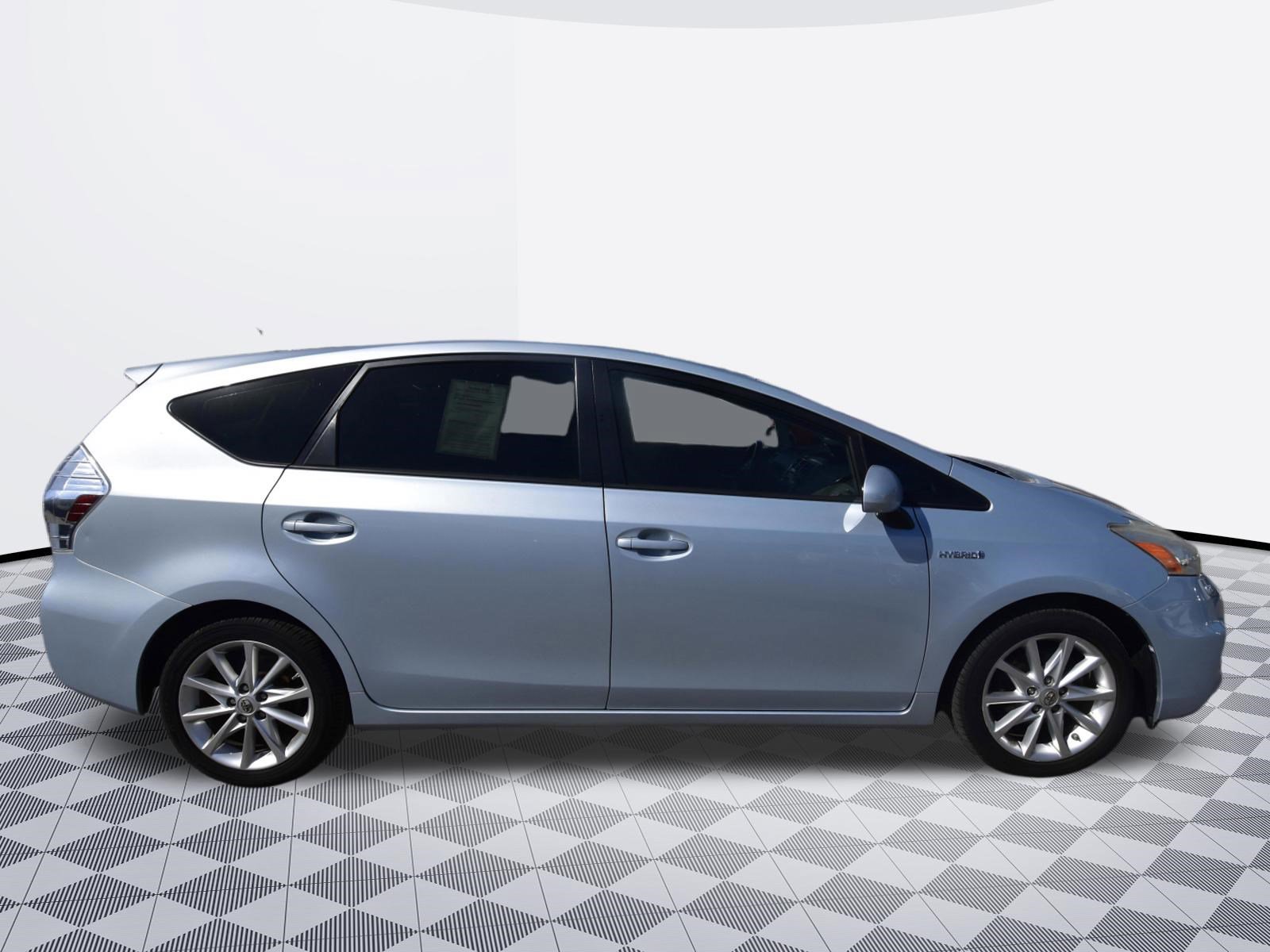 Used 2014 Toyota Prius V Five image 5