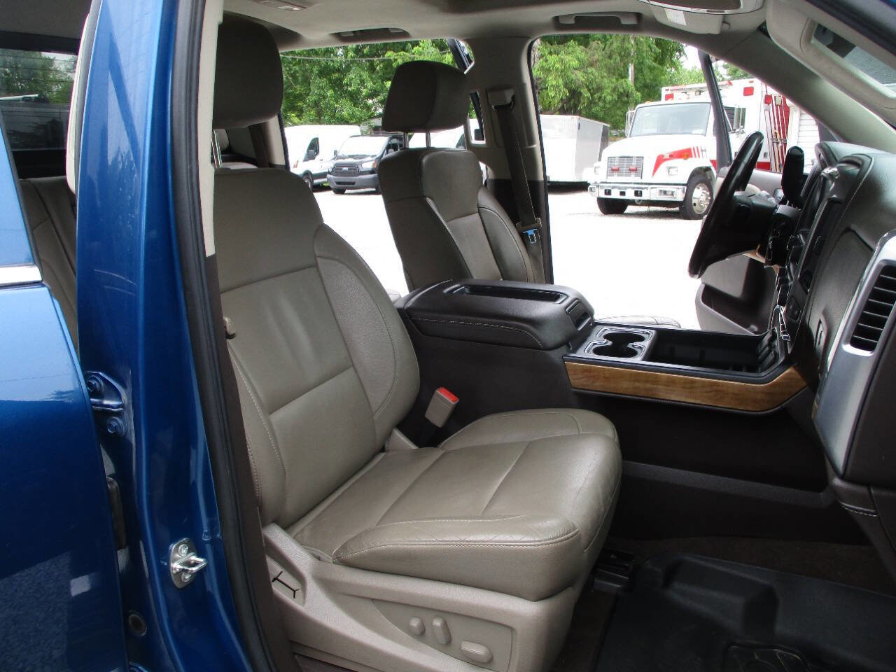 Used 2015 Chevrolet Silverado 1500 LTZ w/ LTZ Plus Package AWD/4WD image 28