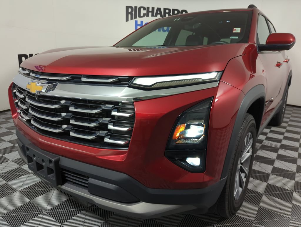 Used 2025 Chevrolet Equinox LT w/ Convenience Package II FWD image 1