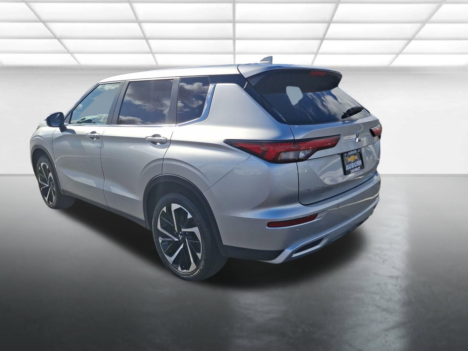 Used 2024 Mitsubishi Outlander SE image 5