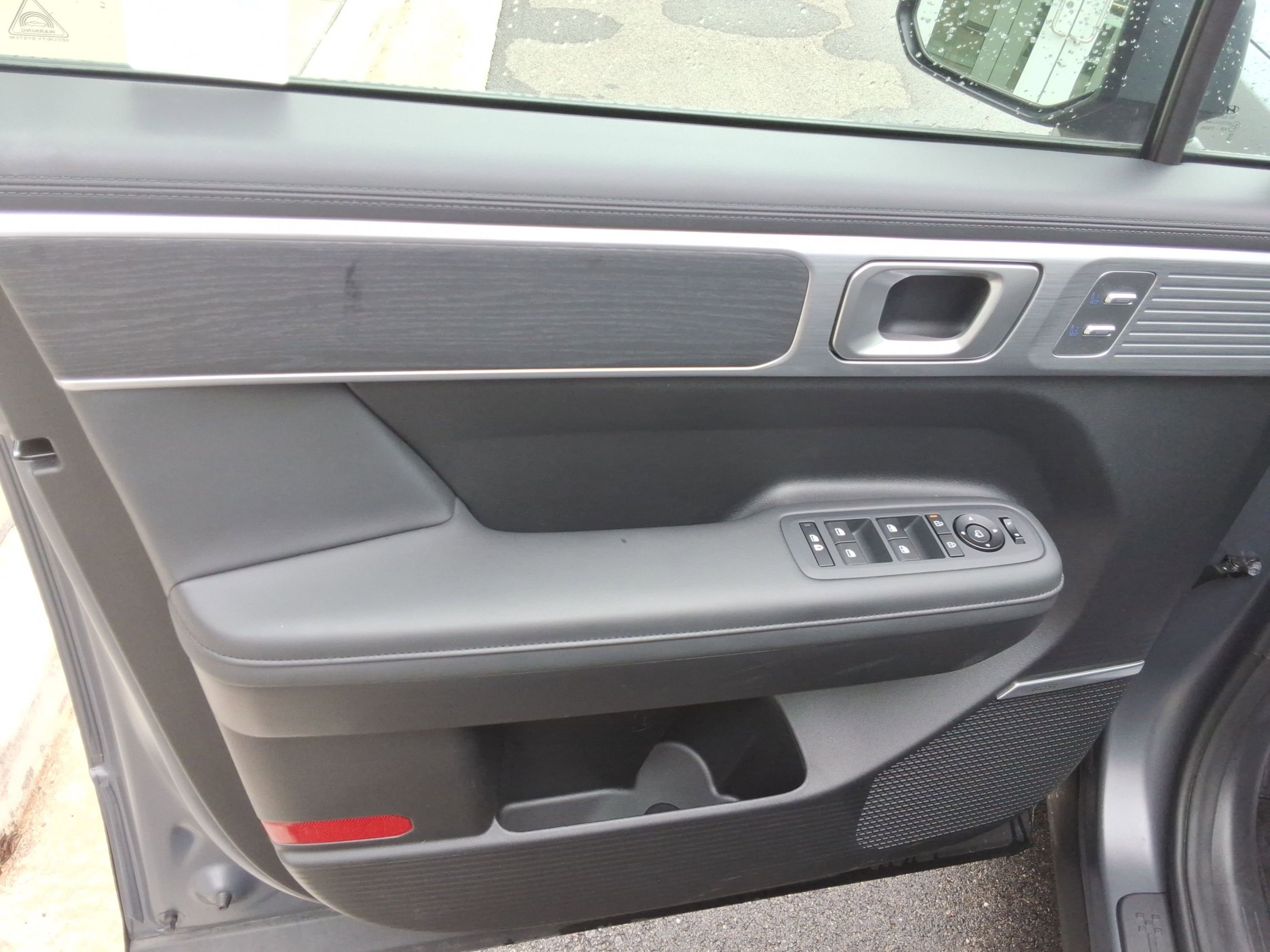 Used 2025 Hyundai Santa Fe Limited image 23