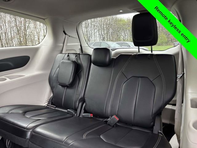 Used 2023 Chrysler Pacifica Touring-L FWD image 26