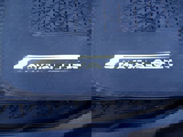 Used 2019 Toyota Avalon Limited image 11