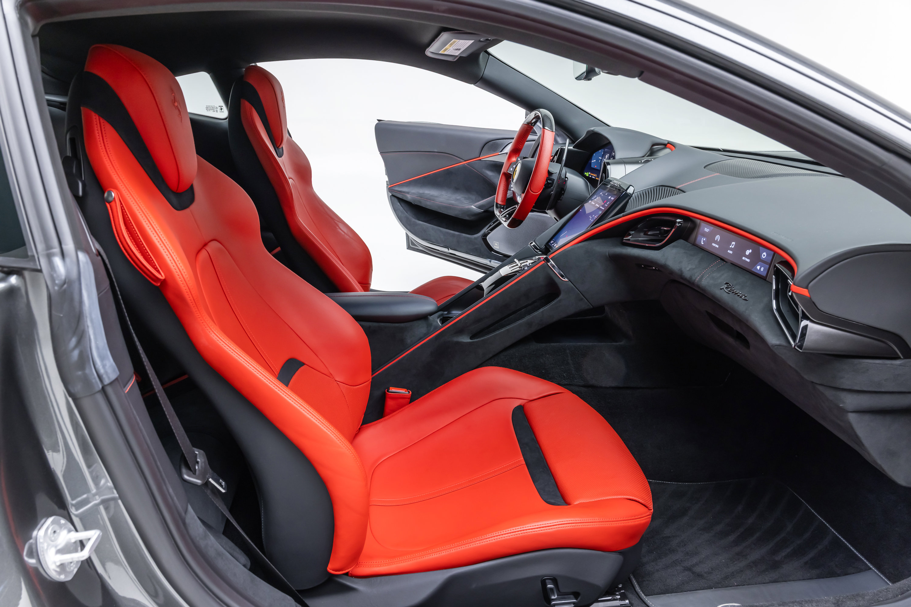 Used 2022 Ferrari Roma RWD image 32
