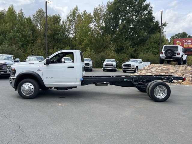 New 2025 RAM 5500 4x4 Regular Cab image 10