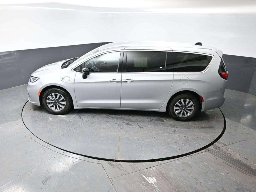 Used 2024 Chrysler Pacifica Limited FWD image 45