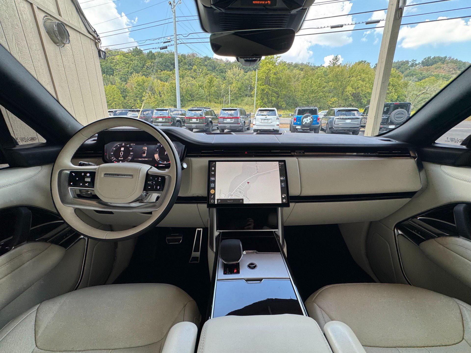 Used 2025 Land Rover Range Rover SE AWD/4WD image 46