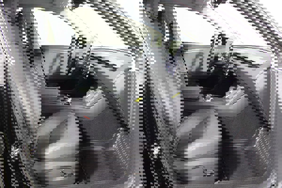 Used 2024 Tesla Model 3 Standard Range image 16