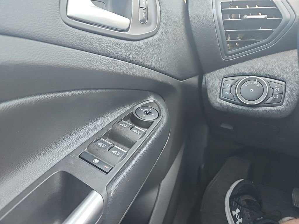 Used 2019 Ford Escape SEL image 21