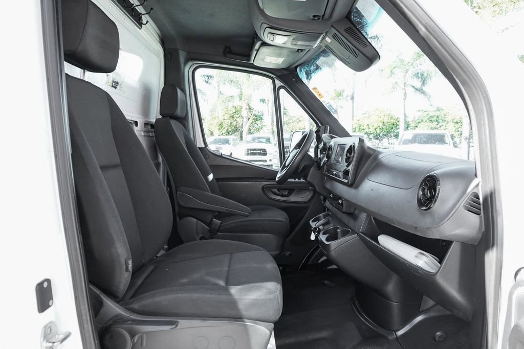 Used 2019 Freightliner Sprinter 3500 image 46
