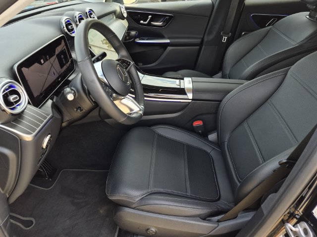 Used 2025 Mercedes-Benz GLC 350e 4MATIC image 17