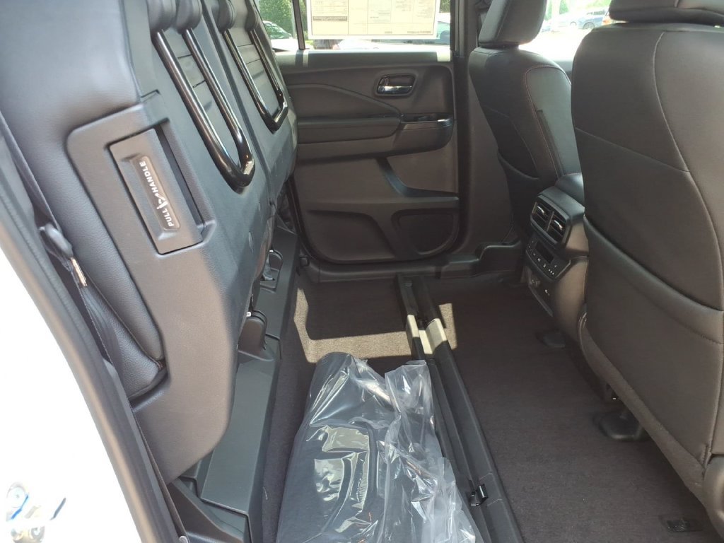 New 2026 Honda Ridgeline Black Edition image 16