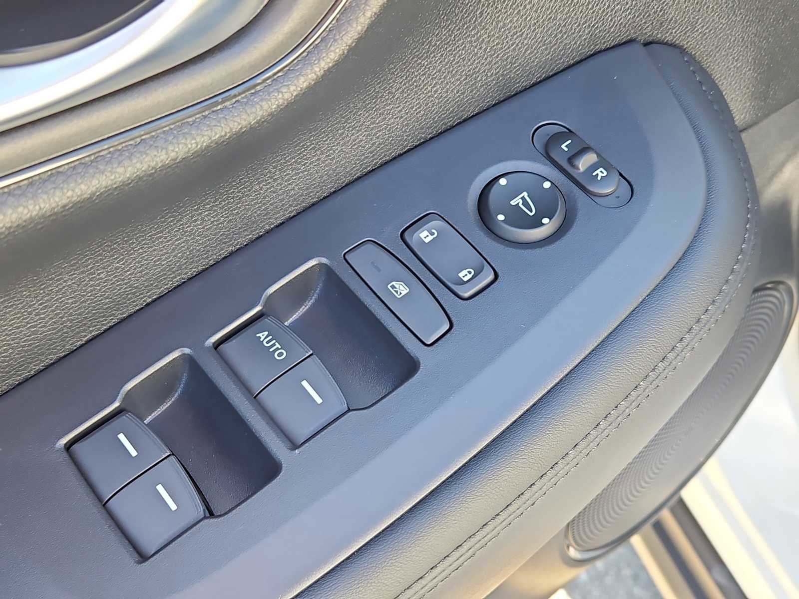 Certified 2025 Honda HR-V LX image 14