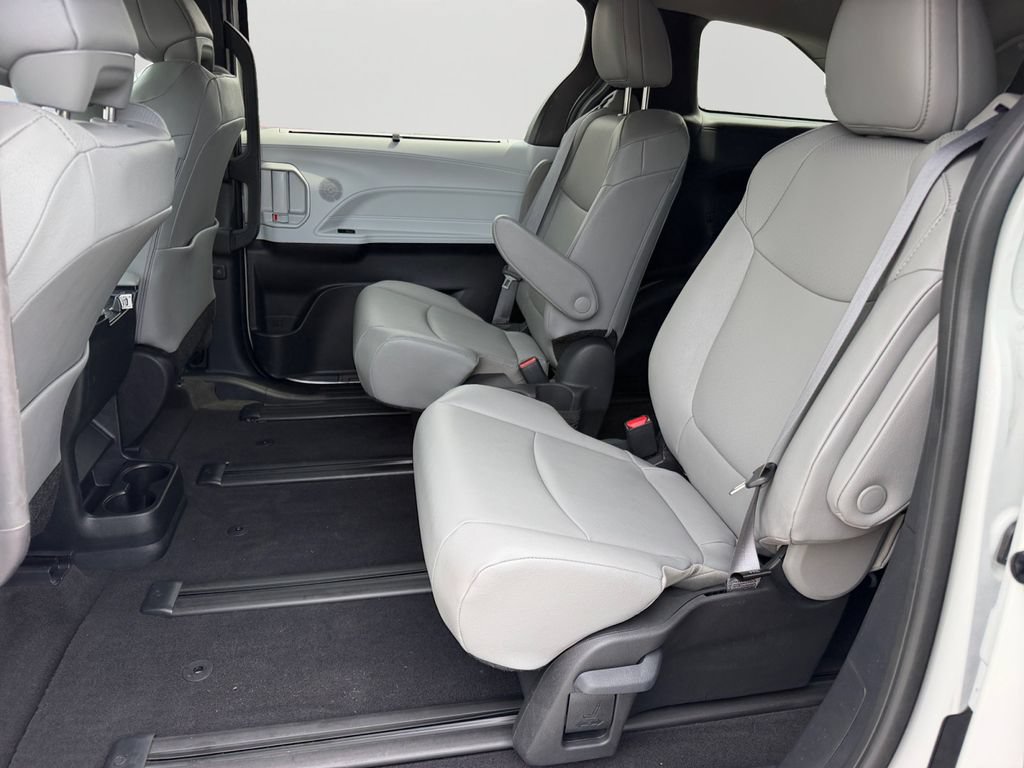 Used 2025 Toyota Sienna XLE AWD/4WD image 12