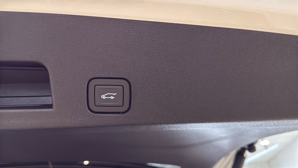 New 2026 GMC Acadia Elevation w/ Elevation Premium Package AWD/4WD image 17