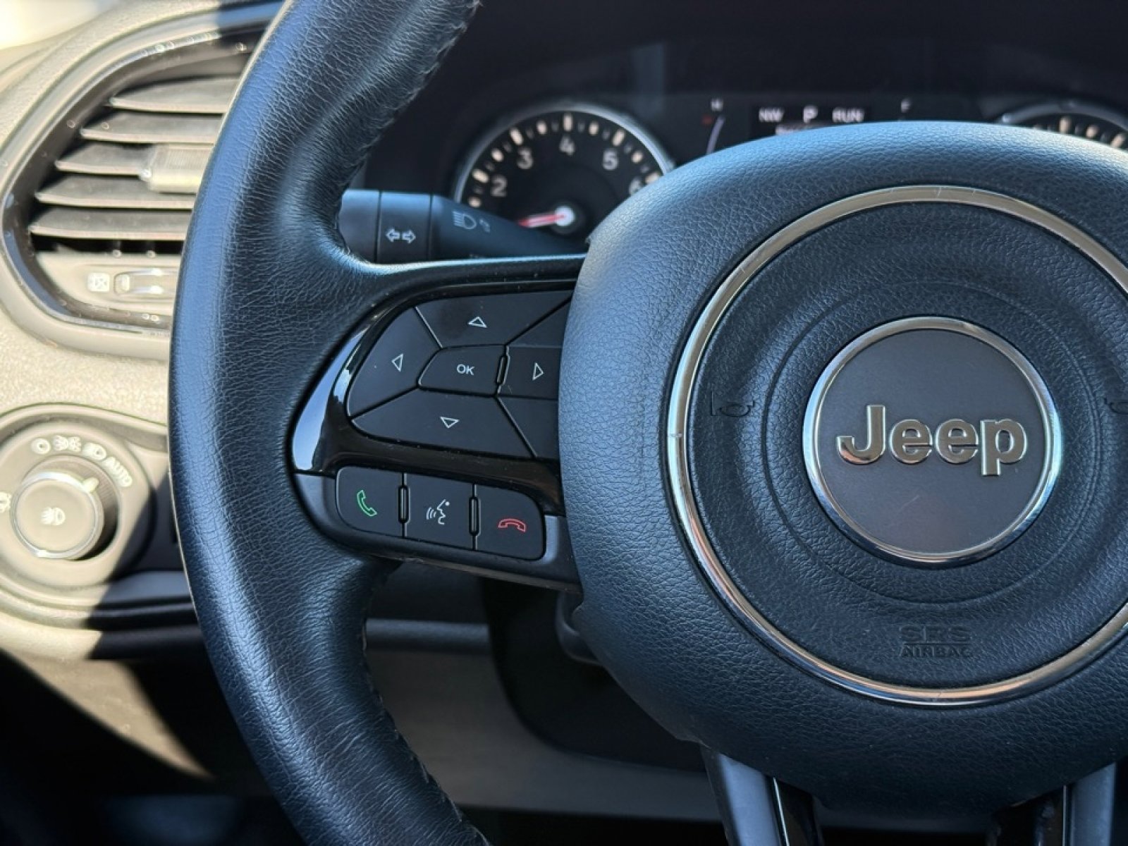 Used 2018 Jeep Renegade Altitude image 24