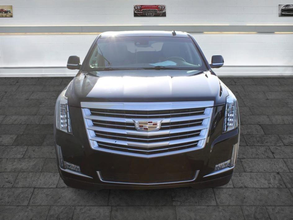 Used 2016 Cadillac Escalade Platinum RWD image 2