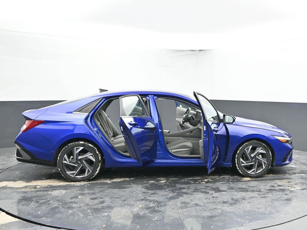 Used 2025 Hyundai Elantra SEL image 79