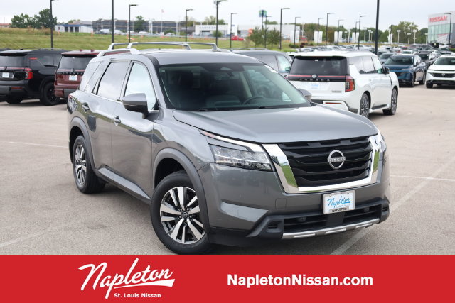 Used 2024 Nissan Pathfinder SL AWD/4WD image 1