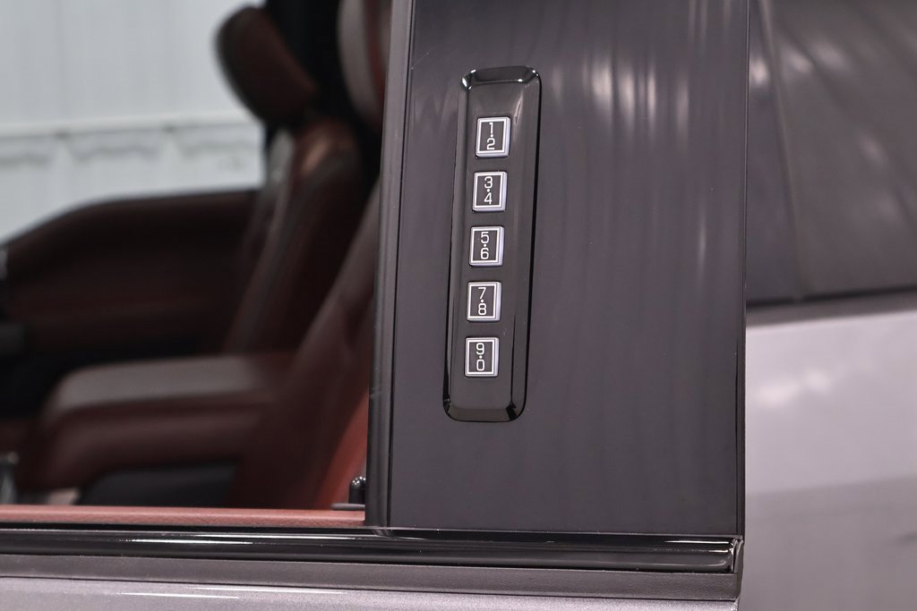 Used 2022 Ford F450 Platinum w/ FX4 Off-Road Package image 41