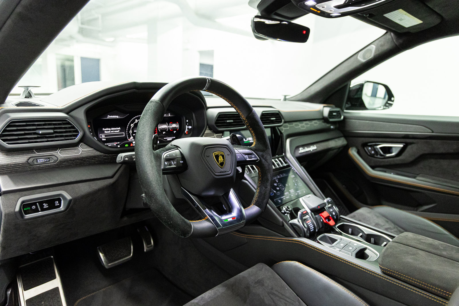 Used 2022 Lamborghini Urus AWD/4WD image 31
