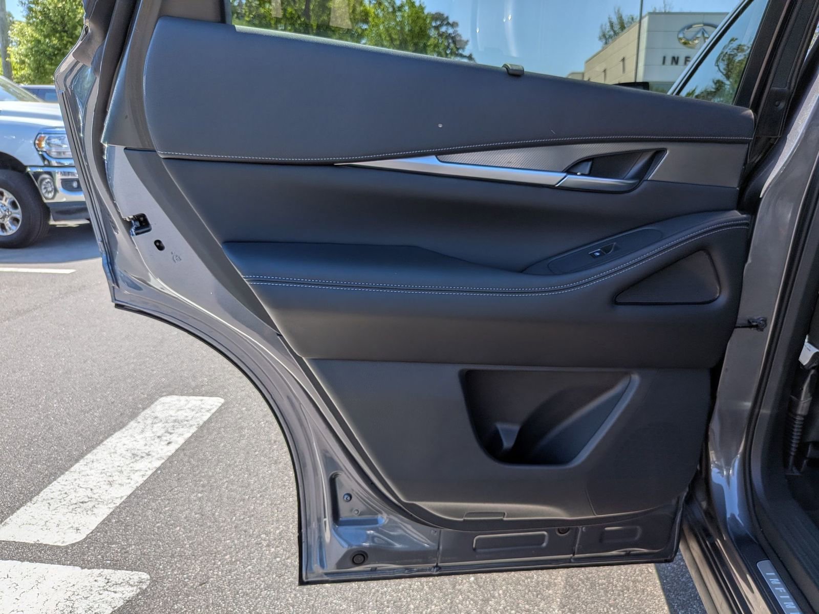 Used 2023 INFINITI QX60 Luxe image 28
