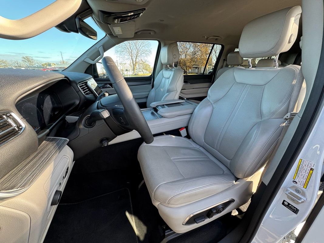 Used 2024 Jeep Wagoneer L Series II w/ Flexible Seating Group image 21