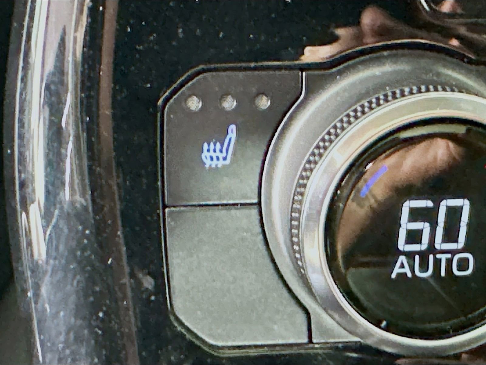 Used 2022 Toyota Highlander XLE AWD/4WD image 21