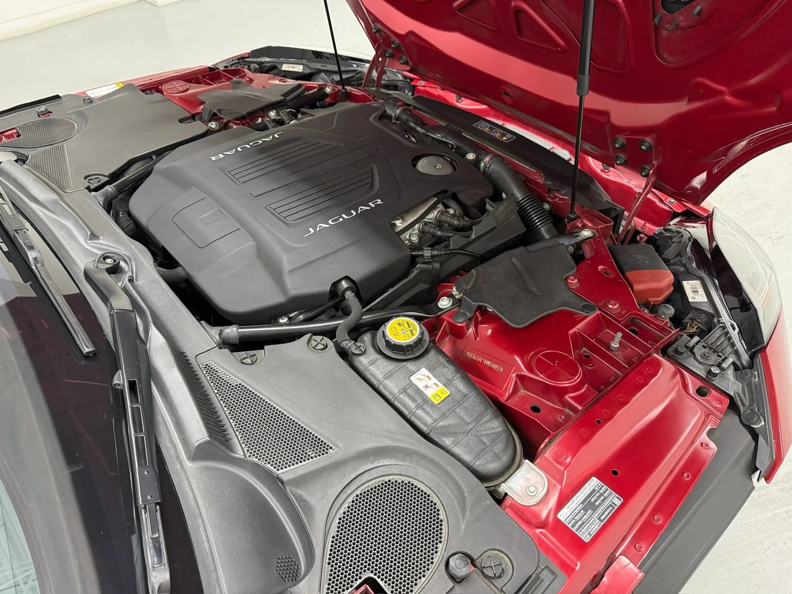 Used 2017 Jaguar F-TYPE R AWD/4WD image 44