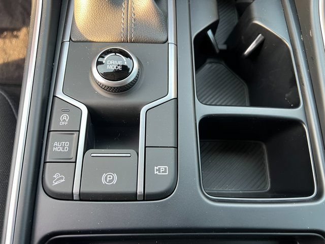 Used 2026 Kia Sorento LX FWD image 17