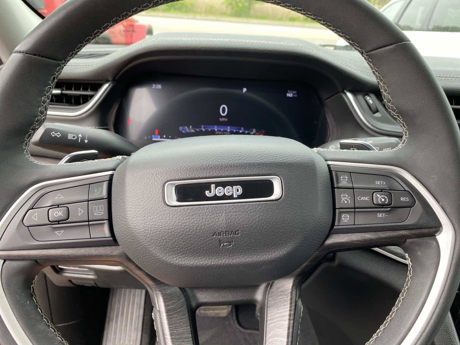 Certified 2023 Jeep Grand Cherokee Limited w/ Black Appearance Package AWD/4WD image 11