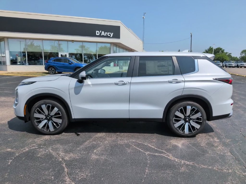 New 2026 Mitsubishi Outlander SE AWD/4WD image 13