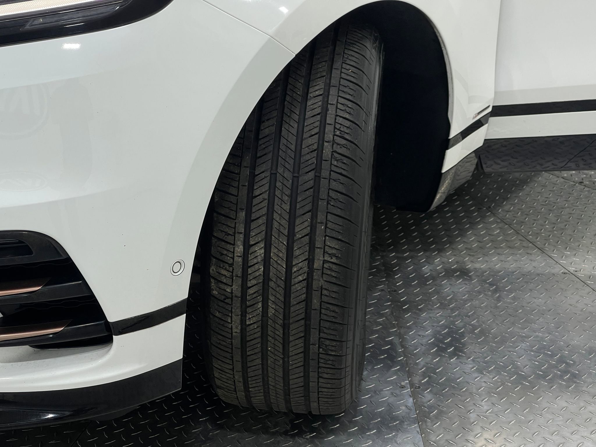 Used 2018 Land Rover Range Rover Velar R-Dynamic SE AWD/4WD image 36