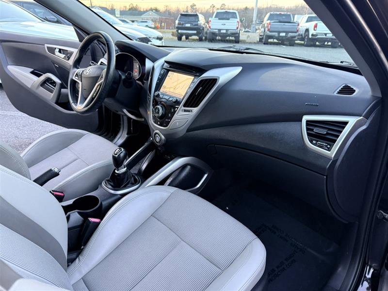 Used 2013 Hyundai Veloster w/ Style Pkg image 14