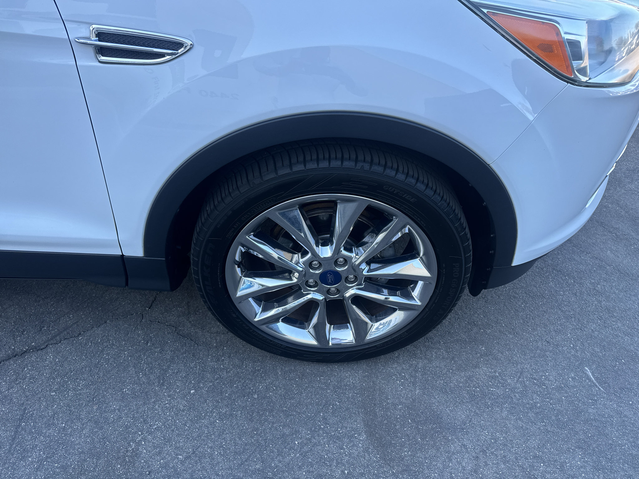 Used 2015 Ford Escape SE w/ SE Chrome Package FWD image 5