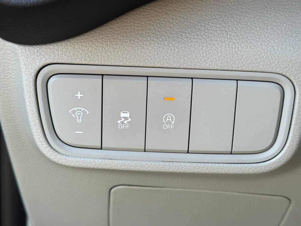 Used 2025 Kia Soul LX w/ LX Technology Package FWD image 28